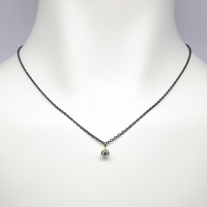 Pendentif en or jaune 18kt et brillant 0,25ct.