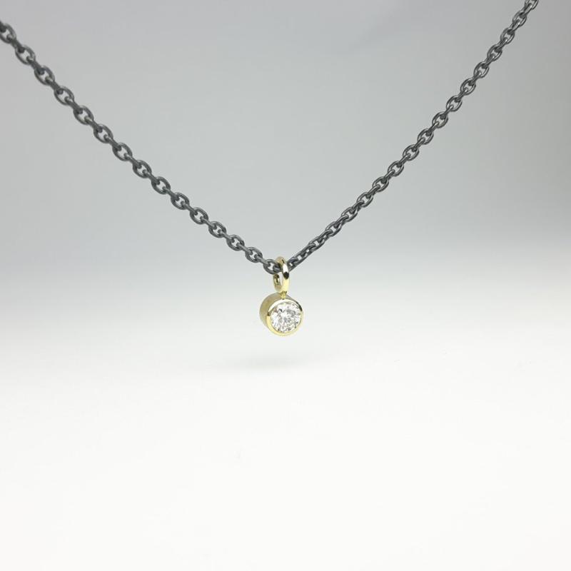 Pendentif en or jaune 18kt et brillant 0,25ct.