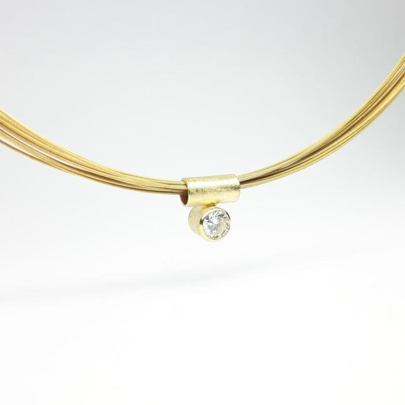 Pendentif en or jaune 18kt et brillant ø5,2mm 0,50ct.
