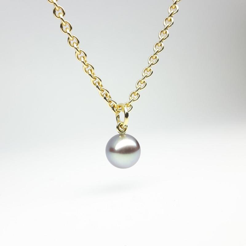 Pendentif en or jaune 18kt et perle de Tahiti grise Ø10,5mm.