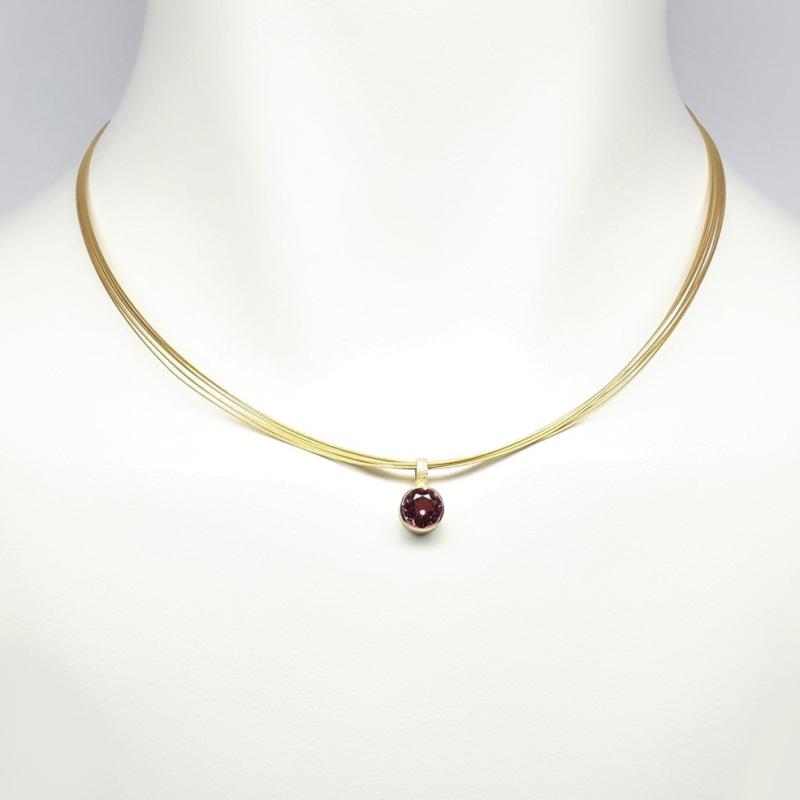 Pendentif en or jaune 18kt et tourmaline rose Ø7mm.