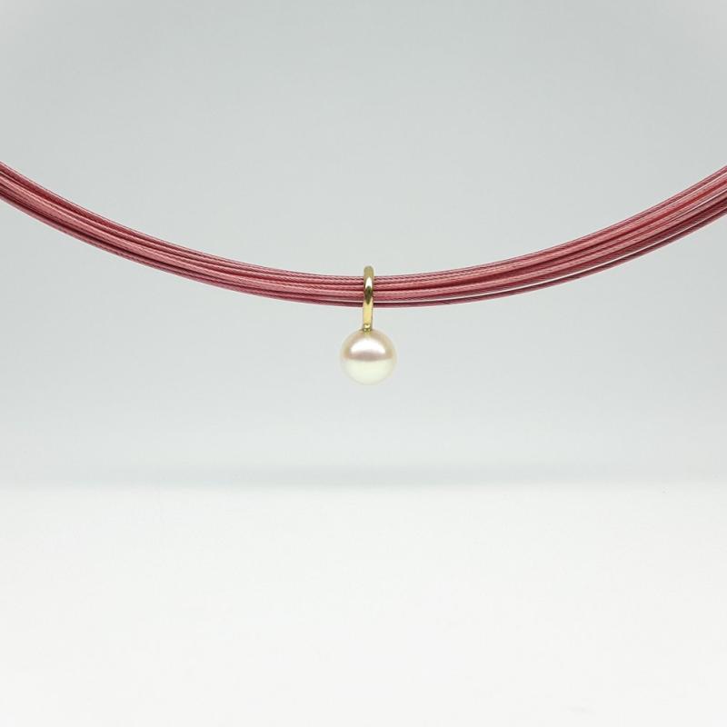 Pendentif en or jaune 18kt et perle akoya Ø5,3mm.